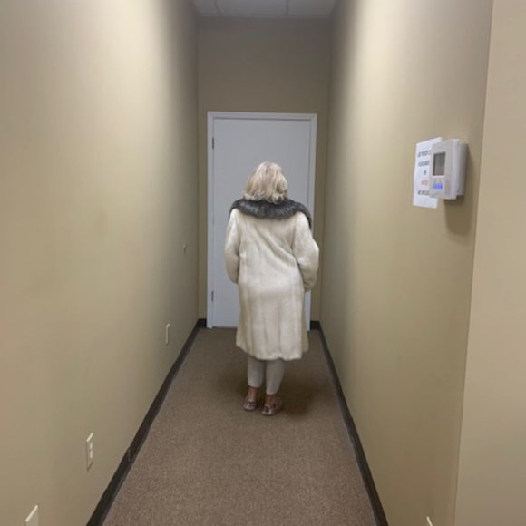 MINK COAT WITH FOX COLLAR - Picture 4 of 6